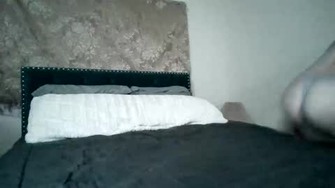Snapshot of thelovecreep chatting on October 12, 2:03 am lovecreep online show from October 12, 2:03 am