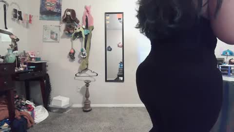 Snapshot of thiccxe chatting on February 27, 5:24 am GinWitDaJuice online show from February 27, 5:24 am