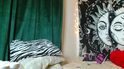 Snapshot of thichslutx chatting on January 7, 9:46 pm Maria online show from January 7, 9:46 pm