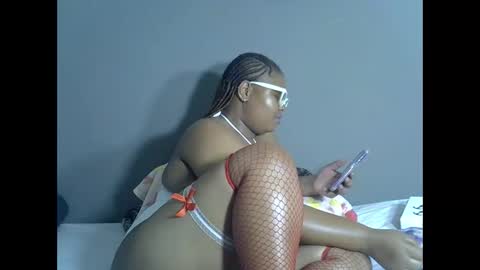 thickjuicyp04 online show from October 6, 9:08 pm