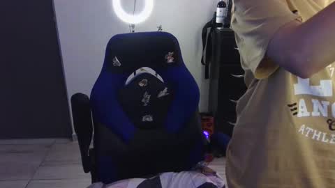 Snapshot of thomascooper_cams chatting on February 7, 10:09 pm VALERIA online show from February 7, 10:09 pm