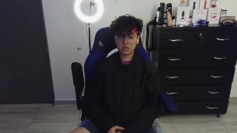 Snapshot of thomascooper_cams chatting on February 22, 12:49 am VALERIA online show from February 22, 12:49 am