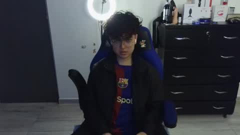 Snapshot of thomascooper_cams chatting on February 18, 1:32 am VALERIA online show from February 18, 1:32 am