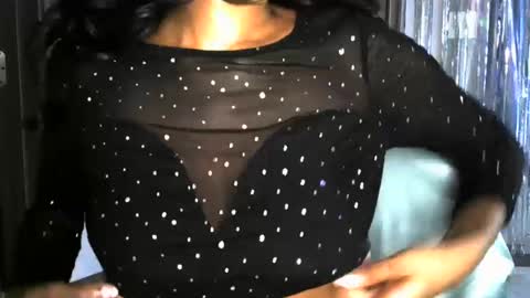 Snapshot of tiaradarling chatting on February 13, 8:55 pm Tiara online show from February 13, 8:55 pm