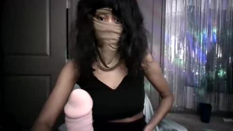Snapshot of tiaradarling chatting on January 12, 9:19 am Tiara online show from January 12, 9:19 am