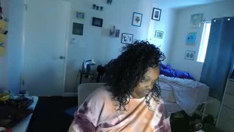 Snapshot of tierrahenri chatting on October 18, 4:53 pm Tierra Henri online show from October 18, 4:53 pm
