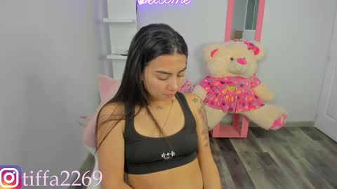 Snapshot of tifany_tay2 chatting on January 19, 2:04 am hey am julietha online show from January 19, 2:04 am