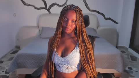 Snapshot of tifanytaylor1_ chatting on December 20, 5:57 am TIFF online show from December 20, 5:57 am