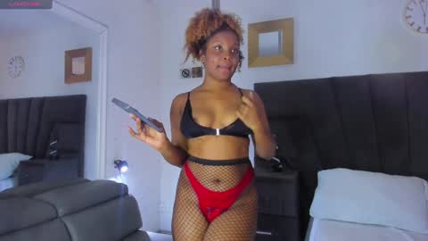 Snapshot of tifanytaylor1_ chatting on December 3, 5:08 am TIFF online show from December 3, 5:08 am