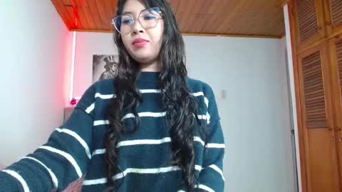 Tifanny online show from November 25, 3:25 pm