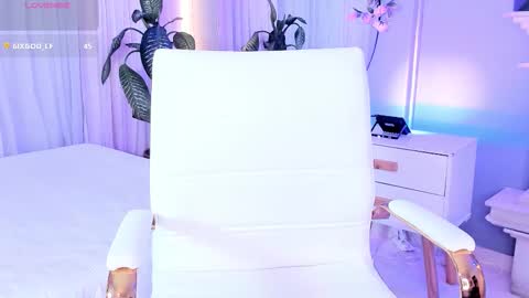 Tiffany Becker online show from December 22, 11:46 am