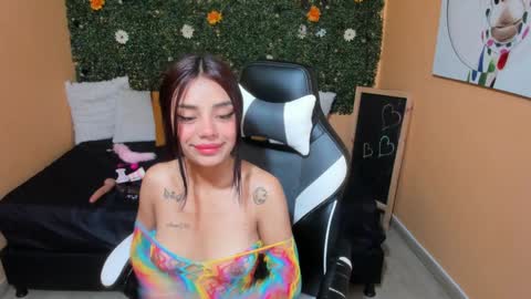 Snapshot of tiffany_sander chatting on December 29, 3:33 am tiffany_sander online show from December 29, 3:33 am