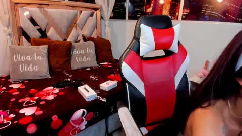 Snapshot of tiffany_sander chatting on February 1, 3:30 am tiffany_sander online show from February 1, 3:30 am
