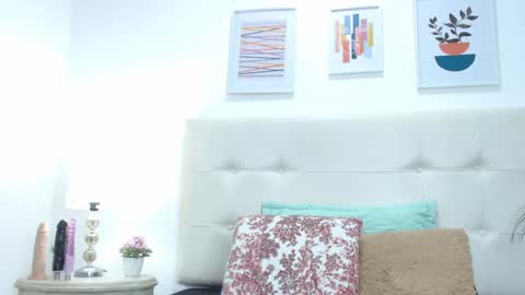 Snapshot of tiffanyfox_1 chatting on February 15, 10:44 am Tifanny Fox online show from February 15, 10:44 am