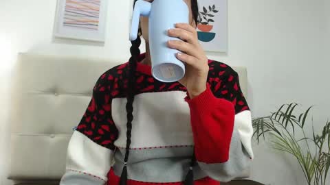 Snapshot of tiffanyfox_1 chatting on February 19, 8:33 am Tifanny Fox online show from February 19, 8:33 am