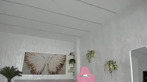 Tiffany Houston online show from January 13, 7:25 am