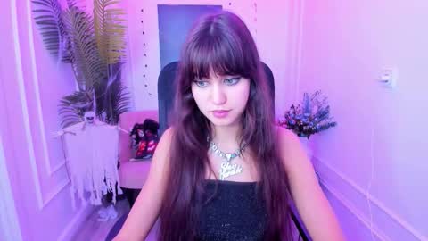 tiffanyyoun online show from October 27, 12:22 pm