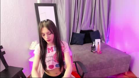 tiinajonus_ online show from May 28, 4:43 am