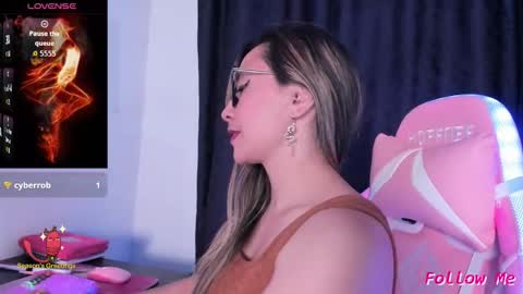 TILA TEQUILA online show from September 27, 2:35 pm