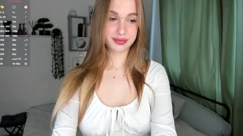 Elizabeth Elize online show from May 15, 11:35 am