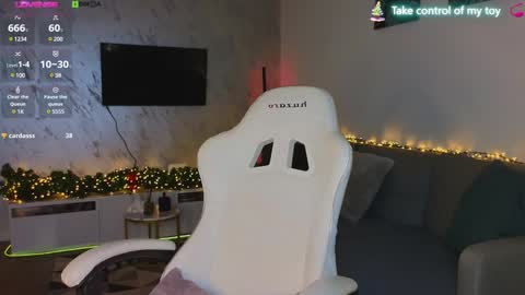 Snapshot of tina_akira chatting on December 27, 7:14 pm Helen online show from December 27, 7:14 pm