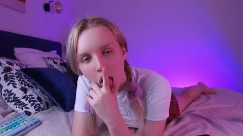 tinasiner online show from September 20, 3:43 pm