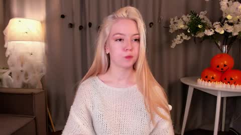 Annie online show from October 31, 11:31 pm