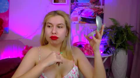 Miss Tina online show from March 1, 4:15 am