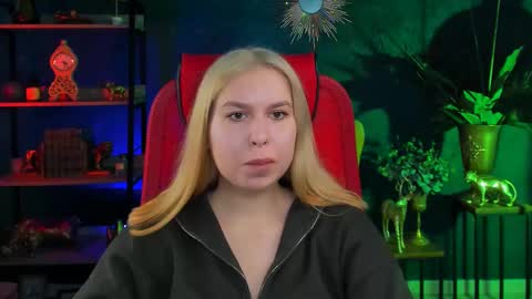 Miss Tina online show from March 12, 12:15 pm