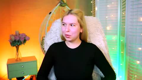 Miss Tina online show from March 4, 8:27 pm