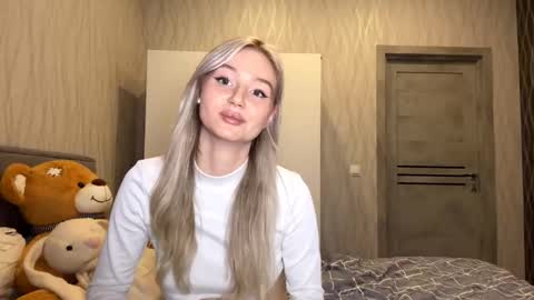 Crystalia online show from November 7, 3:28 pm