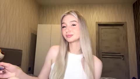 Crystalia online show from November 6, 8:31 am