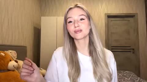 Crystalia online show from November 8, 4:45 pm