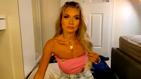 tinkerbell822 online show from June 8, 6:36 am