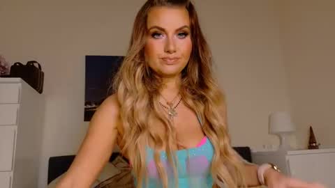 tinkerbell822 online show from September 12, 8:23 am