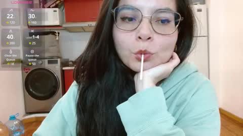 Snapshot of tiny_caroline chatting on December 24, 4:33 am Tiny Caroline online show from December 24, 4:33 am