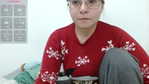 Snapshot of tiny_caroline chatting on February 7, 2:51 am Tiny Caroline online show from February 7, 2:51 am