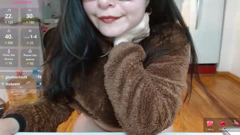 Snapshot of tiny_caroline chatting on December 12, 10:52 pm Tiny Caroline online show from December 12, 10:52 pm