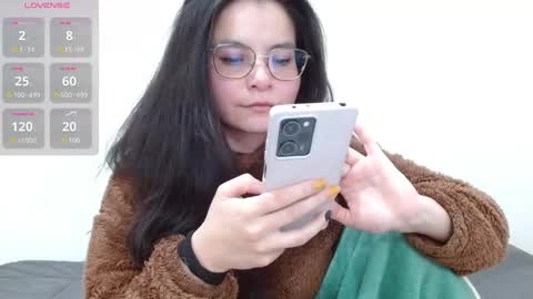 Snapshot of tiny_caroline chatting on December 10, 2:59 am Tiny Caroline online show from December 10, 2:59 am