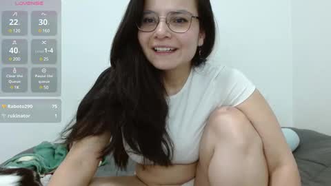 Snapshot of tiny_caroline chatting on February 19, 9:03 pm Tiny Caroline online show from February 19, 9:03 pm