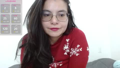 Snapshot of tiny_caroline chatting on February 19, 4:12 am Tiny Caroline online show from February 19, 4:12 am