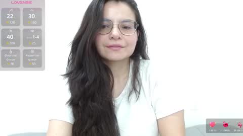 Snapshot of tiny_caroline chatting on February 17, 2:42 am Tiny Caroline online show from February 17, 2:42 am