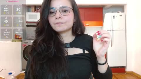 Snapshot of tiny_caroline chatting on January 29, 2:19 am Tiny Caroline online show from January 29, 2:19 am