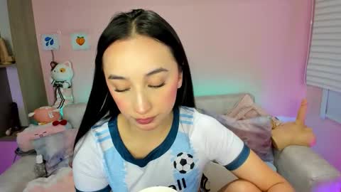 tiny_cora online show from September 26, 4:37 pm