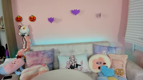 tiny_cora online show from October 1, 4:34 pm