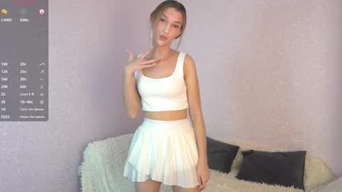 Snapshot of tiny_lilyy chatting on October 10, 7:35 am Lily online show from October 10, 7:35 am