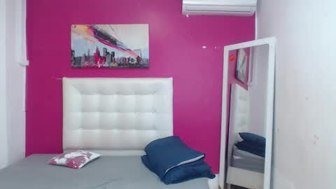 tiny_whore18 online show from January 9, 6:18 am