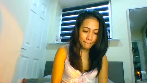 Tinyasian911718 sweetinyasian instagram online show from January 23, 12:41 pm