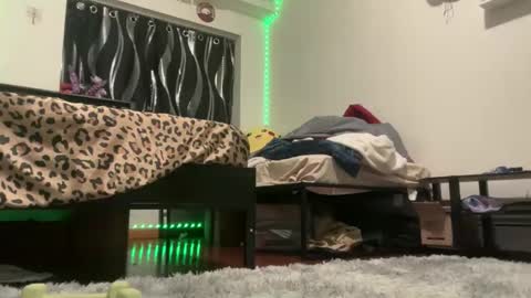 tinydaisy22 online show from February 19, 4:12 am