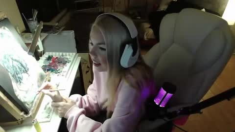 Snapshot of tinykylie chatting on January 29, 2:09 am stage Kylie Sinner brand CLITBAIT online show from January 29, 2:09 am
